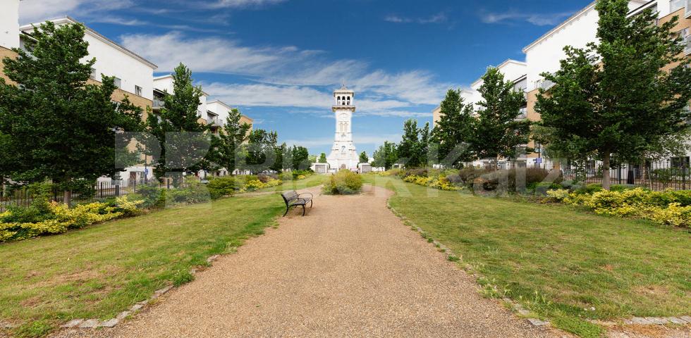 Contemporary 3 bedroom 2 bathroom flat mins to tube and shops New Clock Tower, North Road, Caledonian Road